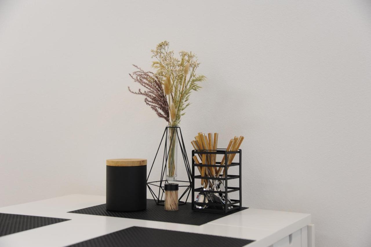 Studio-Apartment Kontaktloser Check-In メッケンベウーレン エクステリア 写真