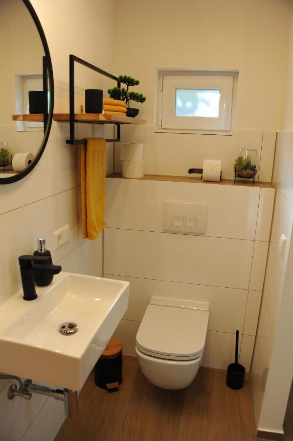 Studio-Apartment Kontaktloser Check-In メッケンベウーレン エクステリア 写真