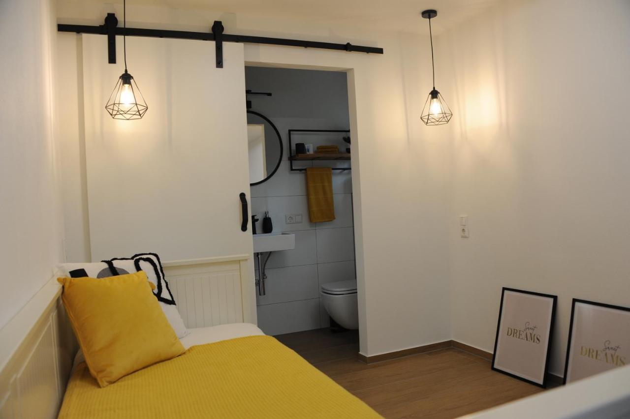 Studio-Apartment Kontaktloser Check-In メッケンベウーレン エクステリア 写真
